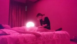 杰哥探花按摩店的苗条黑丝女技师按摩，温情挑逗舔乳抓龙筋全程，乳头和肉棒双重刺激撸射 截图10