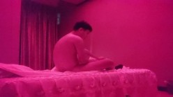 杰哥探花按摩店的苗条黑丝女技师按摩，温情挑逗舔乳抓龙筋全程，乳头和肉棒双重刺激撸射 截图15