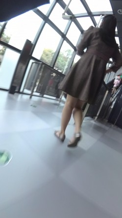北京地铁商圈CD系列2，掀裙被小姐姐发现差点被打手，大神不怕还继续拍 截图7