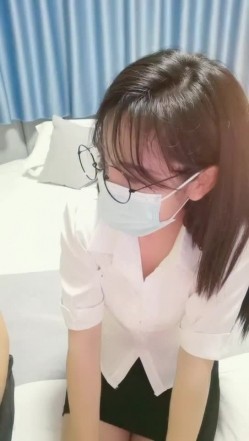 淘宝情趣内衣模特深夜勾搭顺风车司机 酒店打炮太紧张了怎么口都软绵绵无力 真是残暴天物望逼空流泪 截图7
