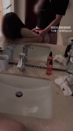 专攻高颜值网红台湾泡良大神「郑原创」跟夜店认识的女生趁女伴喝醉在旁大胆偷情，KTV厕所上了朋友的F奶女友.. 截图11