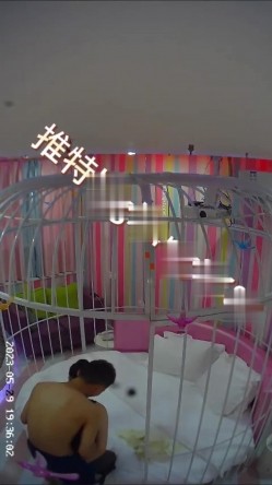 萤石云酒店鸟笼房偷拍 ️风骚迷人的嫂子和小叔子开房偷情貌似没满足干完还想要 截图1