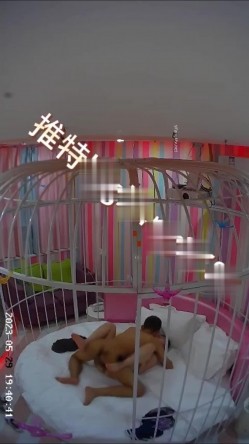 萤石云酒店鸟笼房偷拍 ️风骚迷人的嫂子和小叔子开房偷情貌似没满足干完还想要 截图6