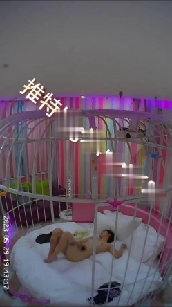 萤石云酒店鸟笼房偷拍 ️风骚迷人的嫂子和小叔子开房偷情貌似没满足干完还想要 截图9