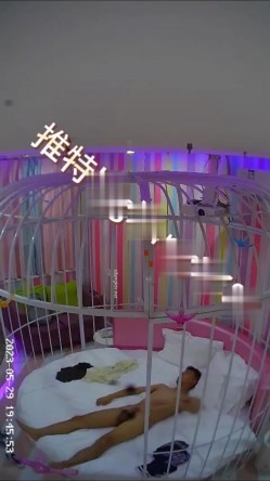 萤石云酒店鸟笼房偷拍 ️风骚迷人的嫂子和小叔子开房偷情貌似没满足干完还想要 截图12