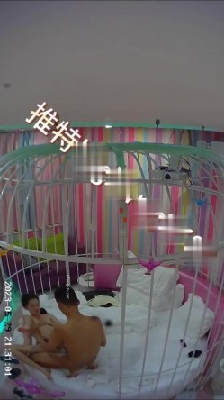 萤石云酒店鸟笼房偷拍 ️风骚迷人的嫂子和小叔子开房偷情貌似没满足干完还想要 截图14