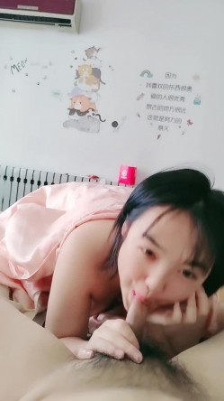 童颜巨乳娇小可爱的美女主播，露脸口交，女上位啪啪操逼 截图10
