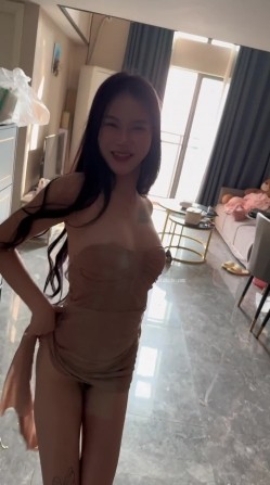 颜值女神【晴宝】被多位金主包养泄密,第一弹 年度最骚的第一梯队女主 完美露脸 截图5