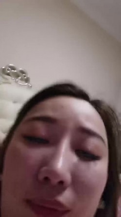 气质美少妇颜值颇高，一脸都是戏，表情享受卖力口活无套啪啪操逼内射，特写淫水流出的逼逼有精液流出 截图2