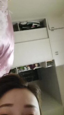 气质美少妇颜值颇高，一脸都是戏，表情享受卖力口活无套啪啪操逼内射，特写淫水流出的逼逼有精液流出 截图3