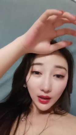 气质美少妇颜值颇高，一脸都是戏，表情享受卖力口活无套啪啪操逼内射，特写淫水流出的逼逼有精液流出 截图8