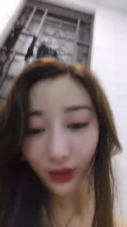 气质美少妇颜值颇高，一脸都是戏，表情享受卖力口活无套啪啪操逼内射，特写淫水流出的逼逼有精液流出 截图10