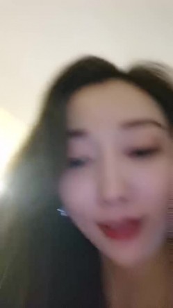 气质美少妇颜值颇高，一脸都是戏，表情享受卖力口活无套啪啪操逼内射，特写淫水流出的逼逼有精液流出 截图11