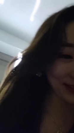 气质美少妇颜值颇高，一脸都是戏，表情享受卖力口活无套啪啪操逼内射，特写淫水流出的逼逼有精液流出 截图16