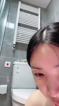 高颜值极品女神【裸舞婉儿】雪白尤物女神 一丝不挂全裸露脸热舞简直美到爆 疯狂抠逼~真想干她 截图16