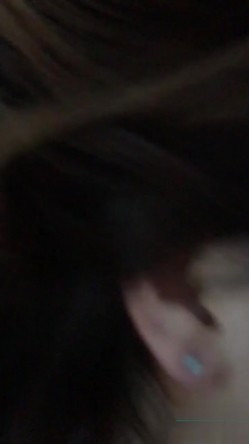 很甜的一个小妹妹，衣服都没脱完就迫不及待要艹了 销魂的表情！ 截图5