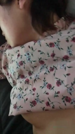 很甜的一个小妹妹，衣服都没脱完就迫不及待要艹了 销魂的表情！ 截图14