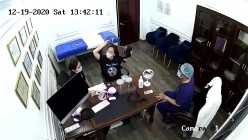 私房最新流出黑客【破解摄像头】隆乳整形诊所 家居视频 妇科检查 截图1