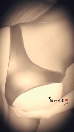 推特女神极品丰臀欲女【熟女人妻】大尺度性爱私拍流出 无套抽插粉臀 肛塞后入爆操 独特拍摄手法 高清720P原版 截图4