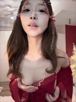 四川美术学院小网红，抖音泄密，【苏韵雯】，兼职美术老师，大尺度露三点啪啪，粉穴水汪汪超赞！ 截图3