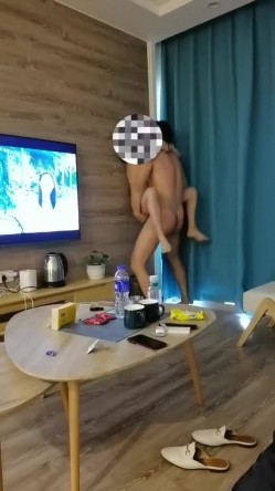 女骑士，老婆骚起来，还真没我什么事了 没几个男的受得了老婆的口活儿，单男抽插骚妻的小湿逼，爽翻天 截图11