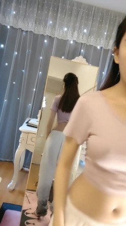 重磅推荐【程琳儿】绿播女神超高颜值，性感内衣，抖奶漏逼超顶清纯反差，男人最爱的类型 截图1