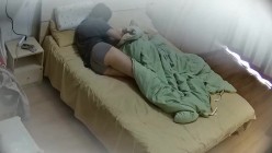 大学城附近酒店摄像头偷拍 大学生情侣高颜值小仙女被男友暴力抠逼高潮喷水 截图6