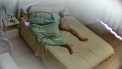 大学城附近酒店摄像头偷拍 大学生情侣高颜值小仙女被男友暴力抠逼高潮喷水 截图9