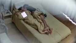 大学城附近酒店摄像头偷拍 大学生情侣高颜值小仙女被男友暴力抠逼高潮喷水 截图13
