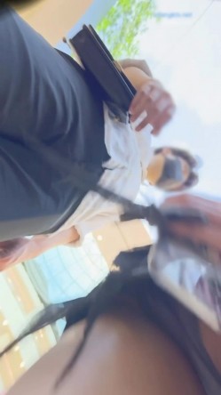KFC商场尾随偷拍系列 ️身材气质极品美女，蕾丝透明内，隐约露B+名媛级美女和帅男友吵架高冷短裙蕾丝内 截图15