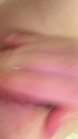 【18岁晓晓】巨乳校花 这奶子简直绝了 疯狂抖奶 无套啪啪骑乘后入 吃鸡 抠逼自慰 尿尿 截图11