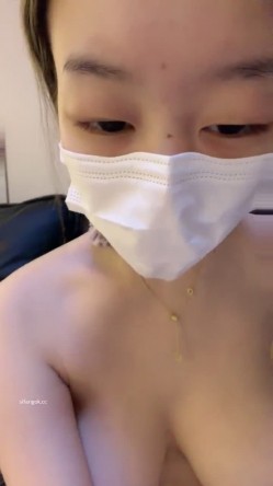 【18岁晓晓】巨乳校花 这奶子简直绝了 疯狂抖奶 无套啪啪骑乘后入 吃鸡 抠逼自慰 尿尿 截图16