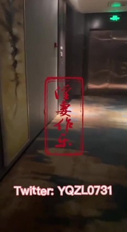 震撼流出，推特绿帽癖博主【淫妻作乐】私拍，找到相同癖好兄弟玩换妻游戏，大奶老婆送野男人肏无套开干 截图15
