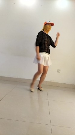 臀控熟女控必备！曾火爆全网的露脸广场舞大妈【美美子】大尺度私拍第二弹，骚舞挑逗情趣诱惑紫薇全裸，相当反差 截图3
