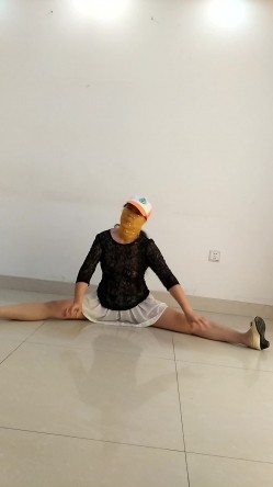 臀控熟女控必备！曾火爆全网的露脸广场舞大妈【美美子】大尺度私拍第二弹，骚舞挑逗情趣诱惑紫薇全裸，相当反差 截图10