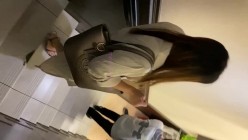 小吃店一路跟踪尾随全景偷拍极品高跟美少妇 截图2