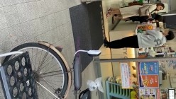 小吃店一路跟踪尾随全景偷拍极品高跟美少妇 截图4