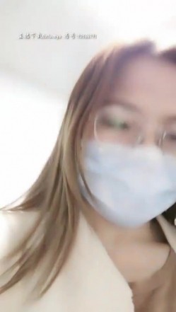 【实习生姗姗】科技公司白领 ️沟搭男同事~偷偷杂物间激情口鸡无套内射 ️高潮狂喷~极度诱惑！！ 截图16