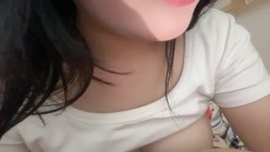 【真实反差大学生】，土豪高价定制，新人下海，童颜巨乳【甜甜甜甜酱】38D大奶超迷人，宿舍疯狂扣屄 截图13