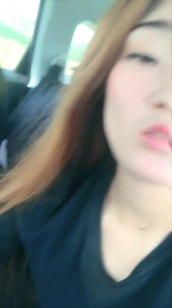 骚气少妇和炮友驾车到户外车震啪啪 车后座口交手指扣逼大力抽插呻吟 截图2