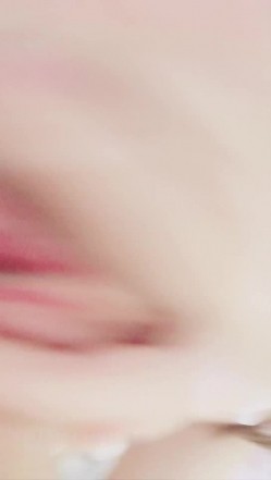 颜值不错甜美妹子道具自慰 性感短裙翘臀按摩器震动逼逼出水呻吟 截图6