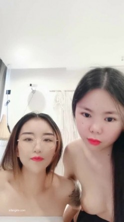 骚炸了！3个轻熟女 ️【樱桃小丸子】这身材这颜值这奶子~绝绝子~软软QQ弹~在线招嫖 ️来位大哥约啪操死她们！ 截图9