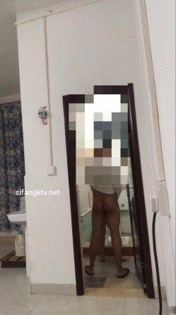 酒吧真实灌醉学妹带回家里强上，微醺过后嘴里喊着不要，强行插入无力反抗，掐着脖子手指塞嘴里，全程露脸叫声可射 截图12