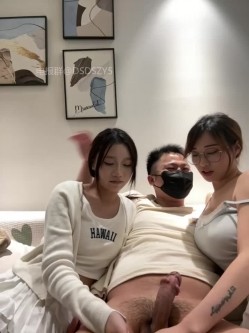 ️清纯主播【202509yoyo】表姐带着表妹下海直播、在线教口活、练习做爱姿势 截图13