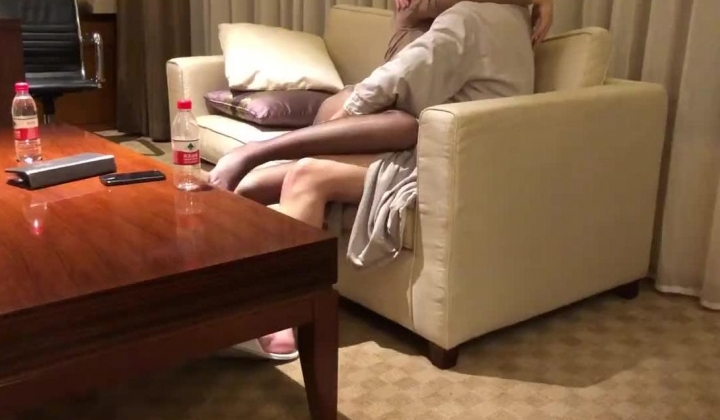 推特网红苏州昆山极品NTR夫妻【泣妻器骑】私拍乱斗，外柔内骚长腿翘臀找单男3P前后夹击极度反差