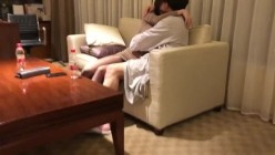 推特网红苏州昆山极品NTR夫妻【泣妻器骑】私拍乱斗，外柔内骚长腿翘臀找单男3P前后夹击极度反差 截图2