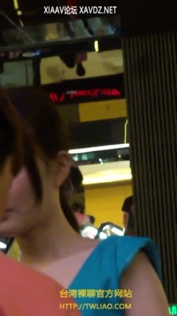 荡妇明星曝光！狂跟过气明星李小璐路演十多分钟抄裙底黑色蕾丝内裤（骗子死全家，不信进来看看） 截图11