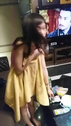贵在真实！大神拿捏征服运输业老板千金美腿身材苗条车震酒店各种调教啪啪内射全程露脸国语对白 截图6