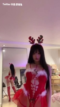 【最新流出 ️抖音门事件女主】知名百万粉丝网红『野餐兔』八月最新私拍 露脸掰穴弹力插 啪啪扛腿插鲍鱼 后入仰视视角 截图7