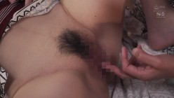 SSIS-043 Jカップ美人上司がポツンと一軒宿で大嫌いなポンコツ部下と相部屋に… まさかの夜は立場逆転！絶倫チ●ポに一晩中「ひぃひぃ」イカされ続けるなんて… 鷲尾めい 截图3